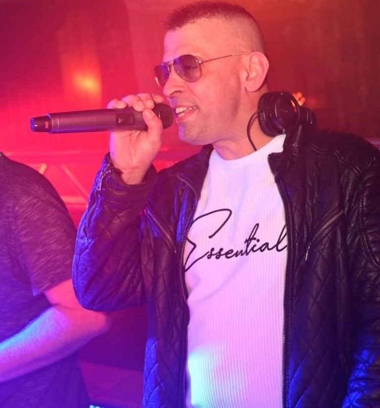 DJ ARIK aus Mallorca . DJ in Ostfriesland gesucht? DJ ARIK ist dein Hochzeits-, Event-, und Club-DJ für Emden, Aurich, Leer und ganz Ostfriesland - jetzt buchen ! DJ ARIK bekannt aus dem MEGA PARK Mallorca